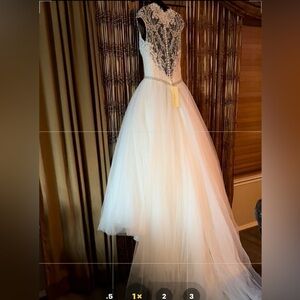 ALLURE Bridals size12 Wedding Gown Romantic Ivory Lace Dramatic Tulle NWT